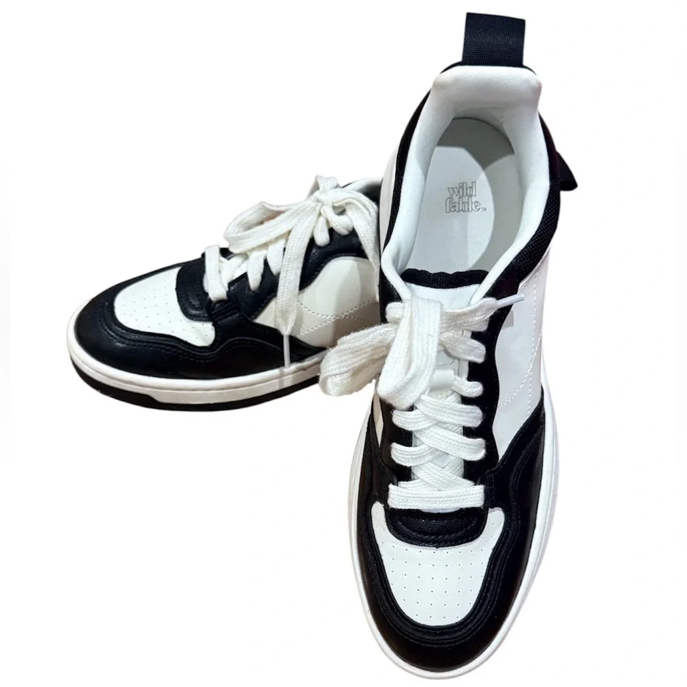 NEW Men Wild Fable Black and White Sneakers size 8.5